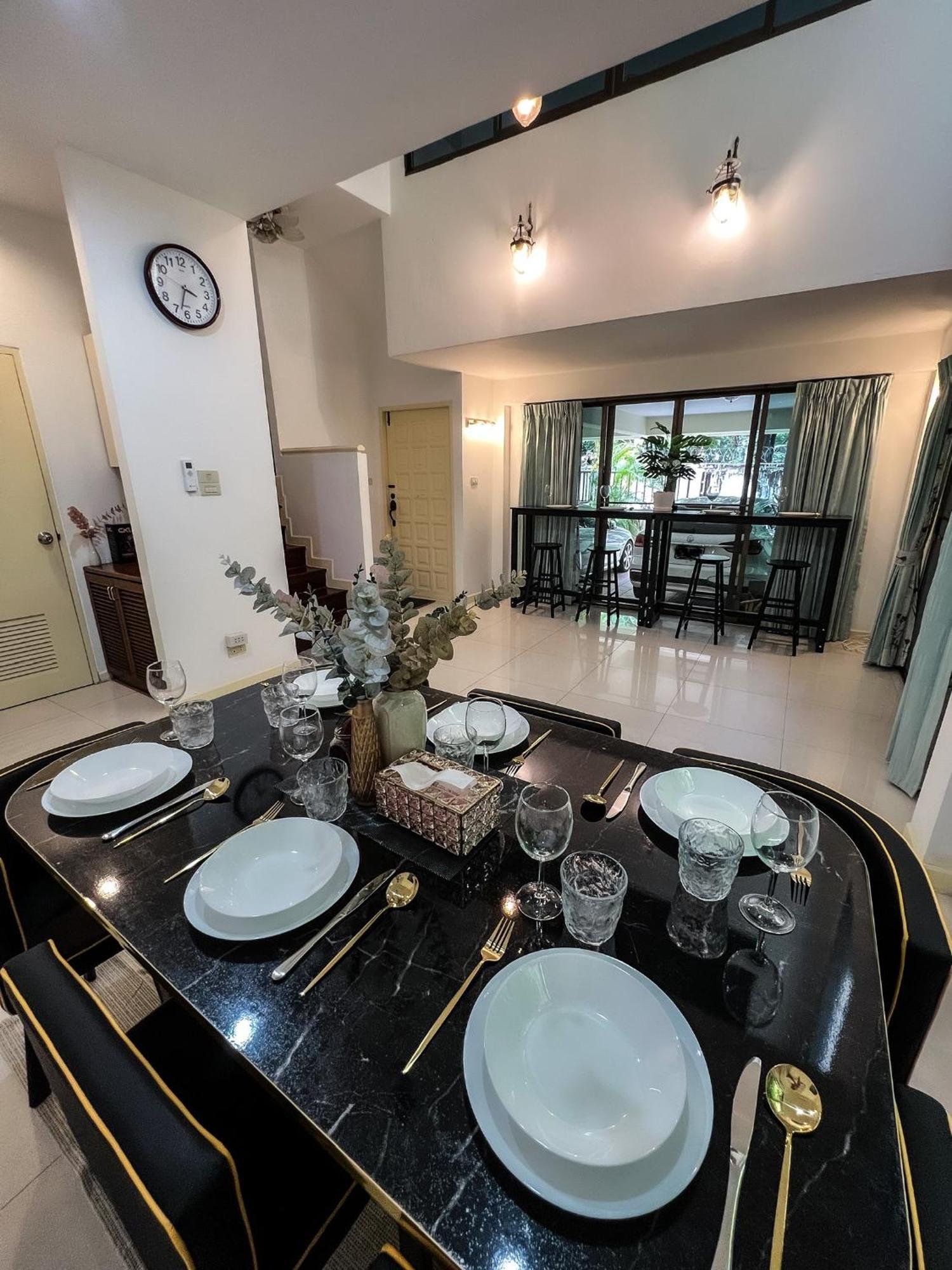 Sukhumvit 31 Sweet 7 Beds - Up To 12 Guests Nhà nghỉ Bangkok