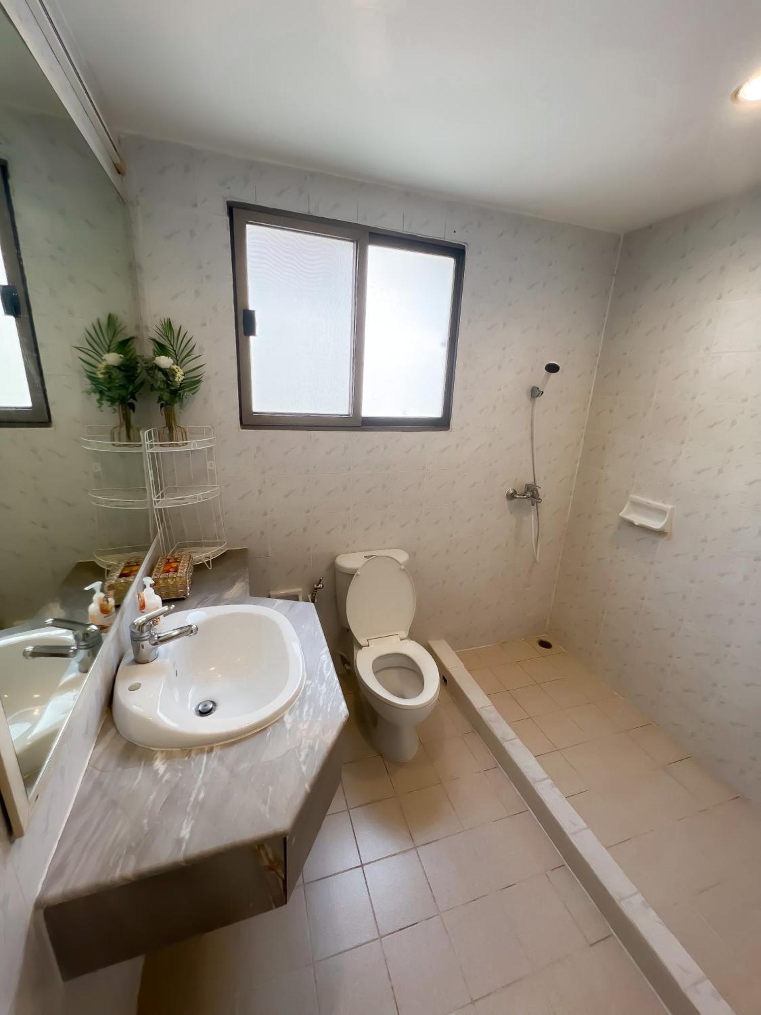 Sukhumvit 31 Sweet 7 Beds - Up To 12 Guests Holiday home Bangkok